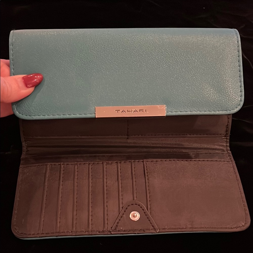 Tahari Vegan Leather Wallet with Identity Protection Lining & Lots of Space! NWT - Picture 4 of 9